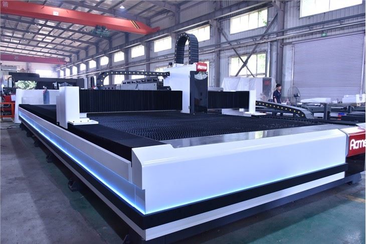Mesin Pemotong Laser Fiber 8000x2500mm
